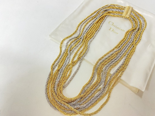 アクセサリーのネックレス