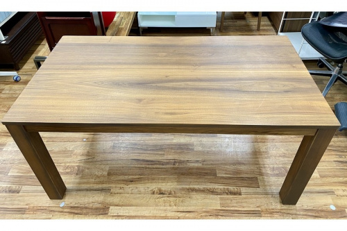 テーブルのニトリ