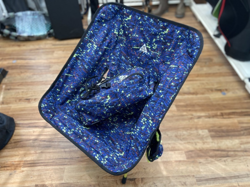 ロースタイルのチェア