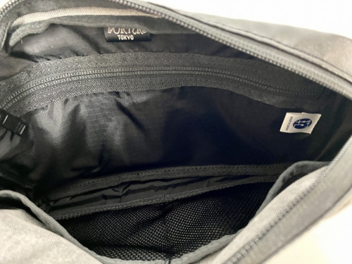 PORTERのボディバッグ