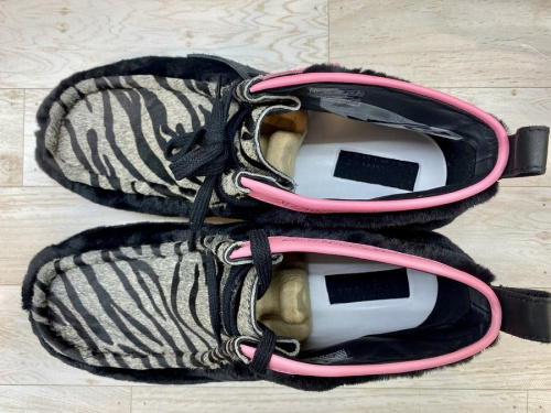 ATMOSのショートブーツ