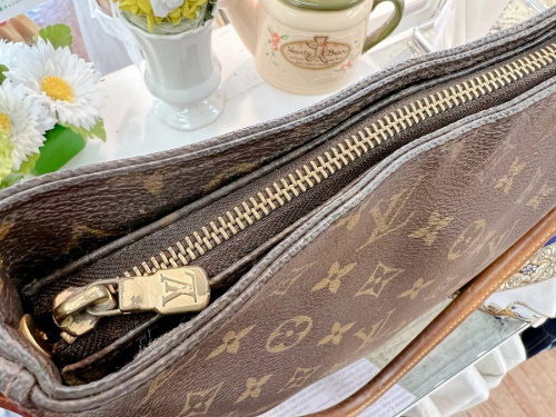 バッグのLOUIS VUITTON