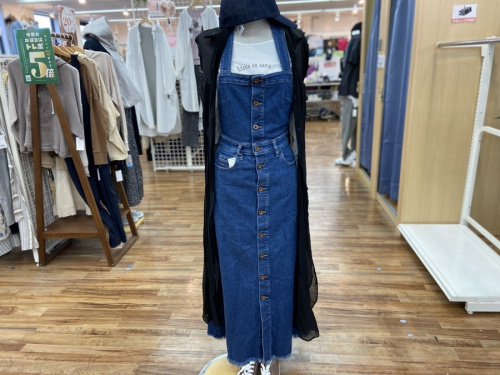 レディースファッションのサロペットスカート