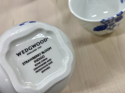 ウェッジウッドのストロベリーブルームインディゴ