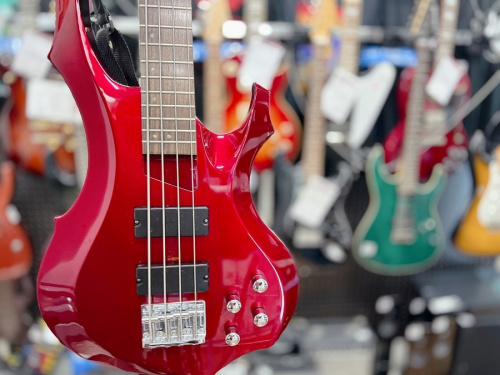 中古楽器店のギター