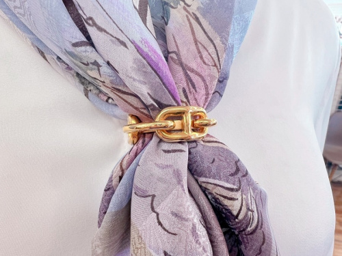 ブランド・ラグジュアリーのスカーフ