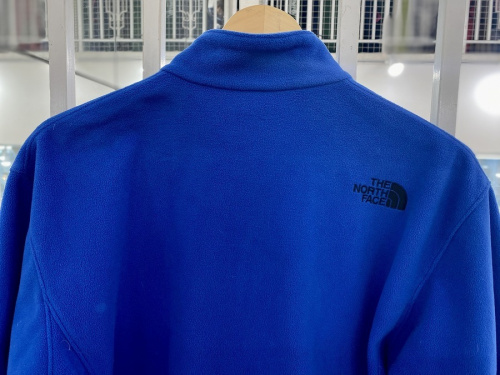 ジャケットのTHE NORTH FACE