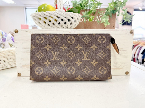 LOUIS VUITTONのポーチ