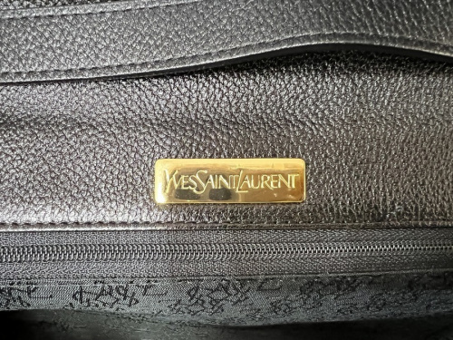 Yves Saint Laurentのイヴサンローラン