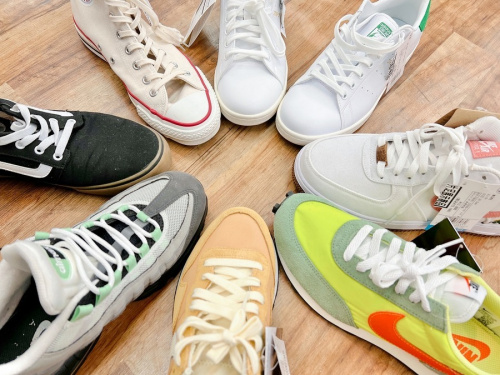 メンズファッションのスニーカー
