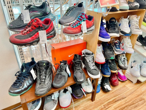 ナイキのアディダス