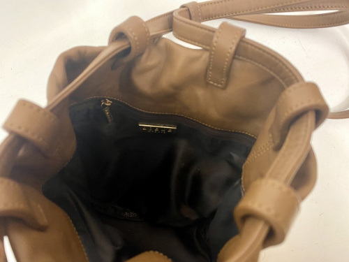巾着リュックのLOEWE