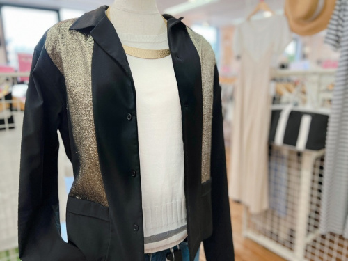 レディースファッションのシャツ