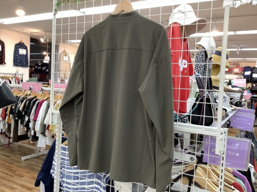 シャツのバンドカラーシャツ