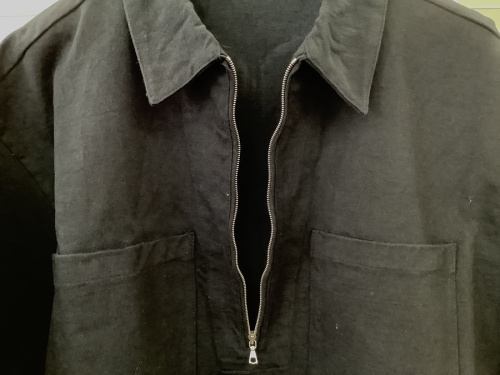 オーラリーのハーフジップポロ