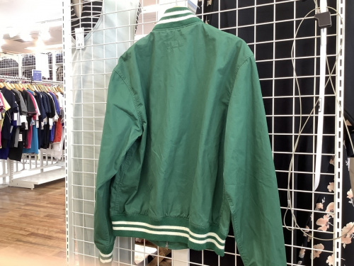 半袖シャツのジップシャツ