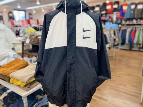 ジャケットのNIKE