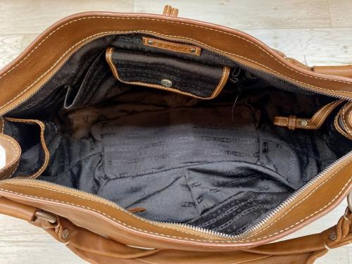 CELINEのレザーショルダーバッグ