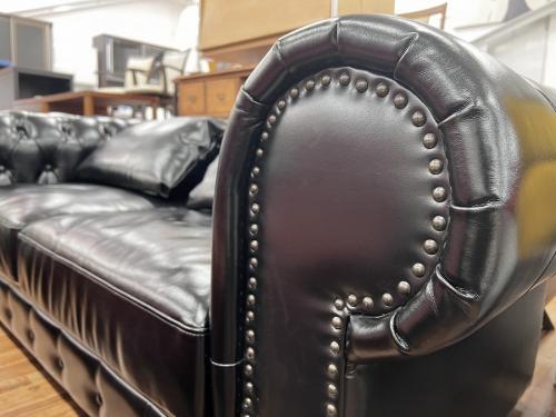 ソファのチェスターフィールドソファ