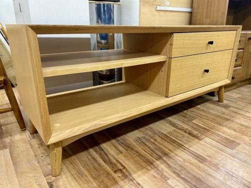 家具のテーブル