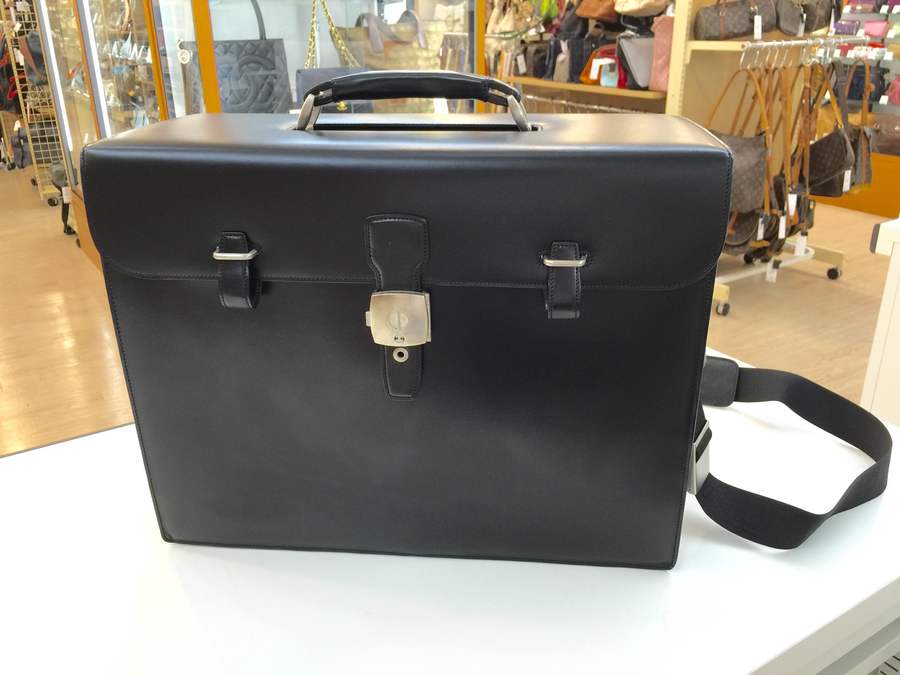 男の憧れ。dunhill（ダンヒル）のパイロットケースが入荷しま