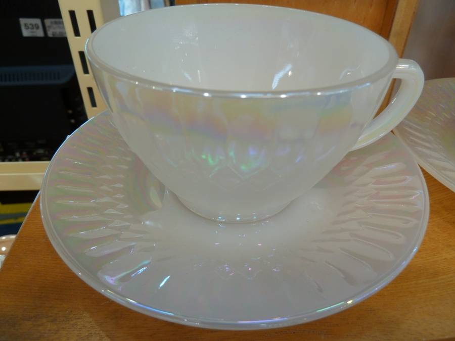 オーロラ色 貝殻型カップ＆ソーサーセット オーロラ色 貝殻型カップ＆ソーサーセット