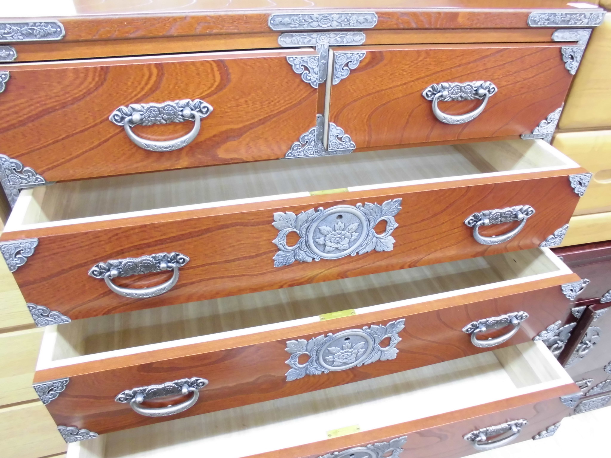 CAPICの民芸調箪笥チェスト2組セットをご紹介！｜2019年01月26日