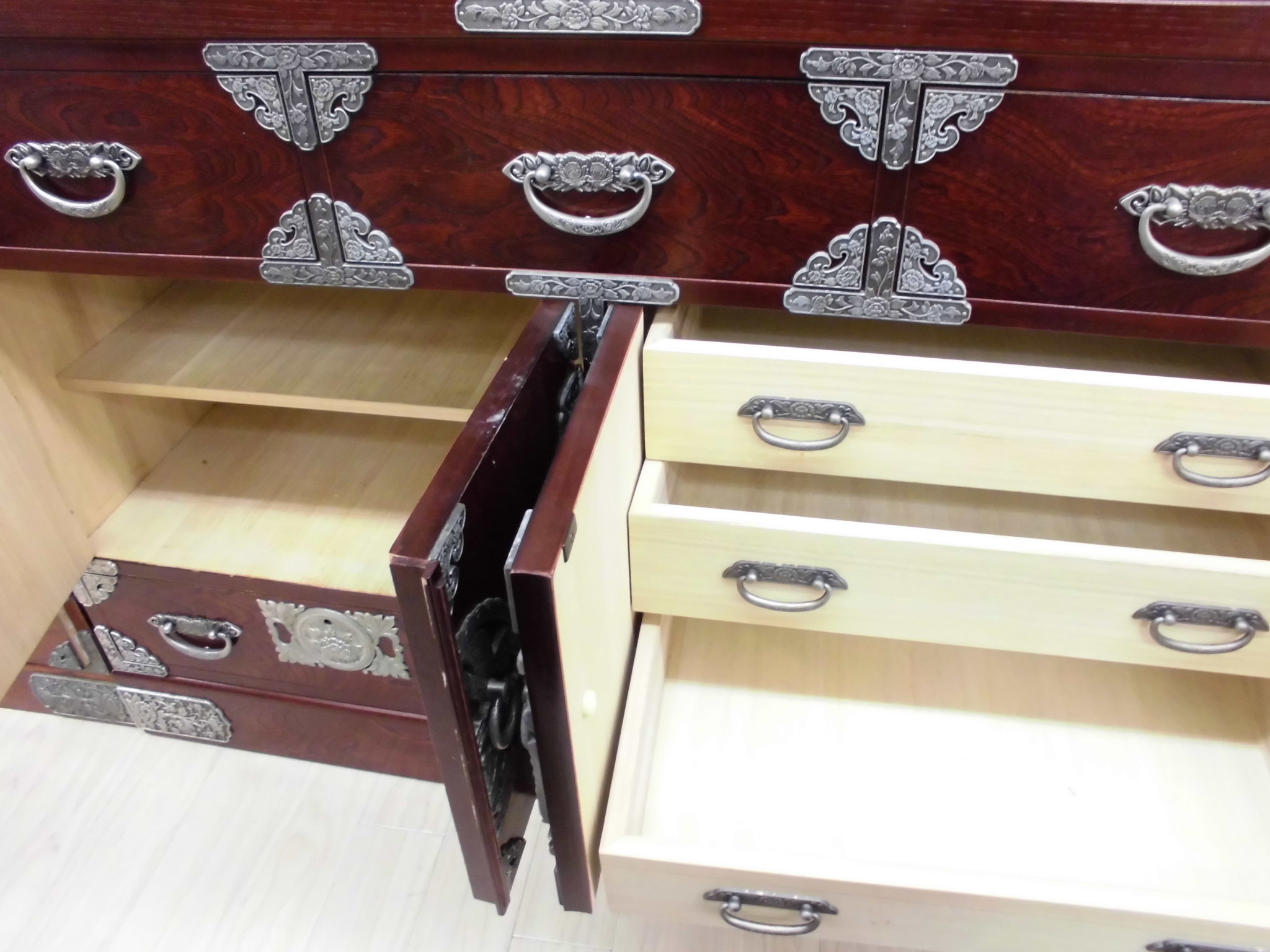 CAPICの民芸調箪笥チェスト2組セットをご紹介！｜2019年01月26日