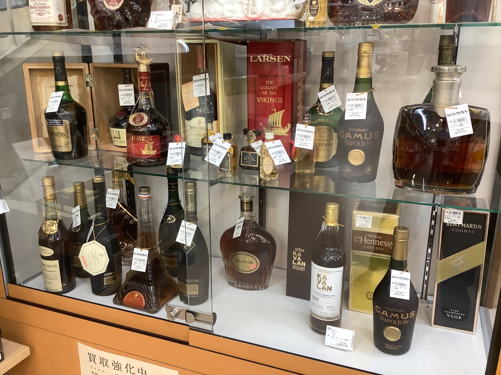サントリーブランデー60周年記念ボトルが入荷いたしました