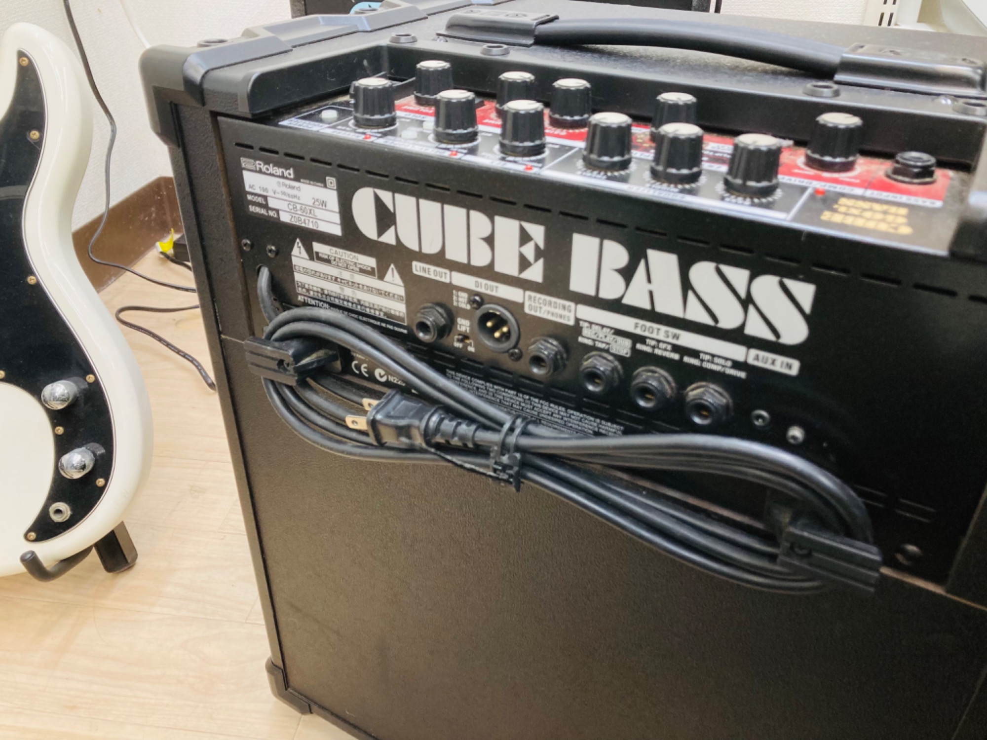 【美品】Roland CB-60XL ローランド ベースアンプ　おまけ付き ROLAND ( ローランド ) CUBE-60XL BASS [CB-60XL] 送料無料