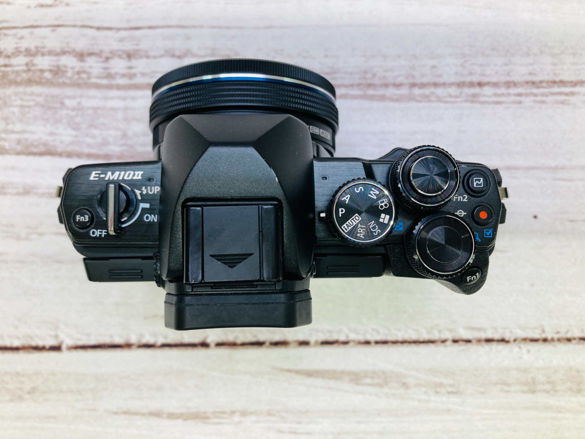 OLYMPUS / オリンパス】ミラーレス一眼カメラ【OM-D E-M10 MarkⅡ】 が