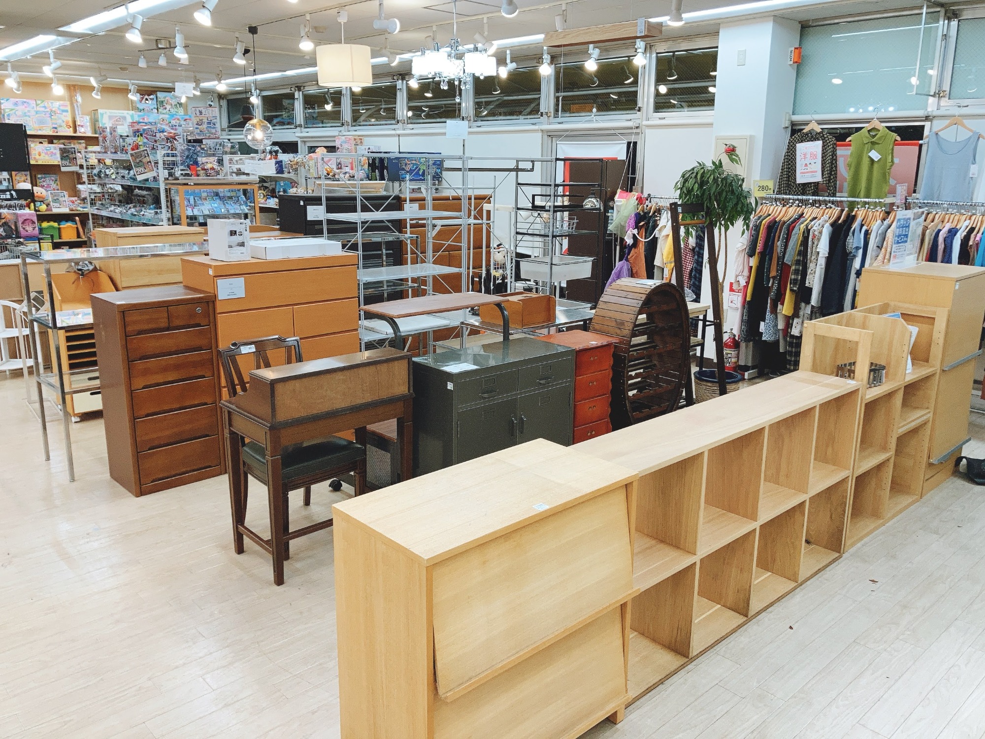 中古家具を買うならトレファク！おすすめの家具をご紹介！｜2023年09月14日｜リサイクルショップ トレジャーファクトリー（トレファク）名古屋徳重店