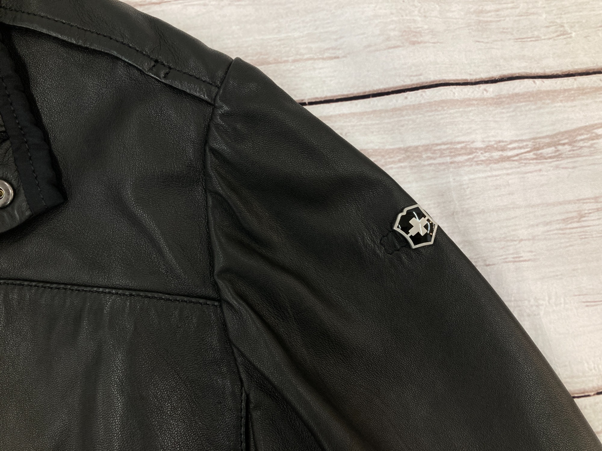 VICTORINOX / ビクトリノックス】羊革レザージャケット のご紹介