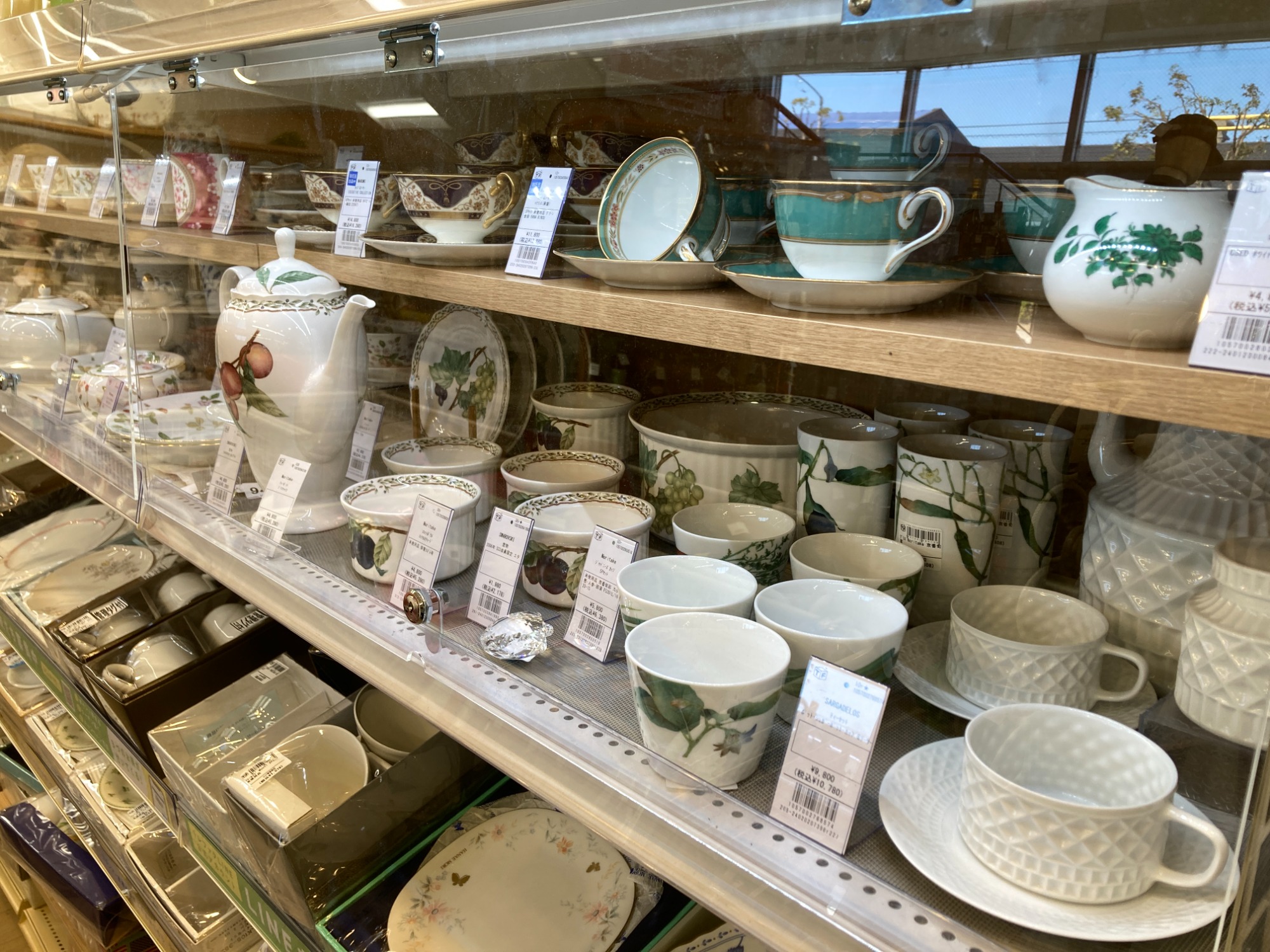 ［新品・未開封］ Herend♡ヴィクトリアブーケ♡豆皿2枚セット　限定品 新品・未開封］Herend♡ヴィクトリアブーケ♡ 豆皿2種セット 限定品