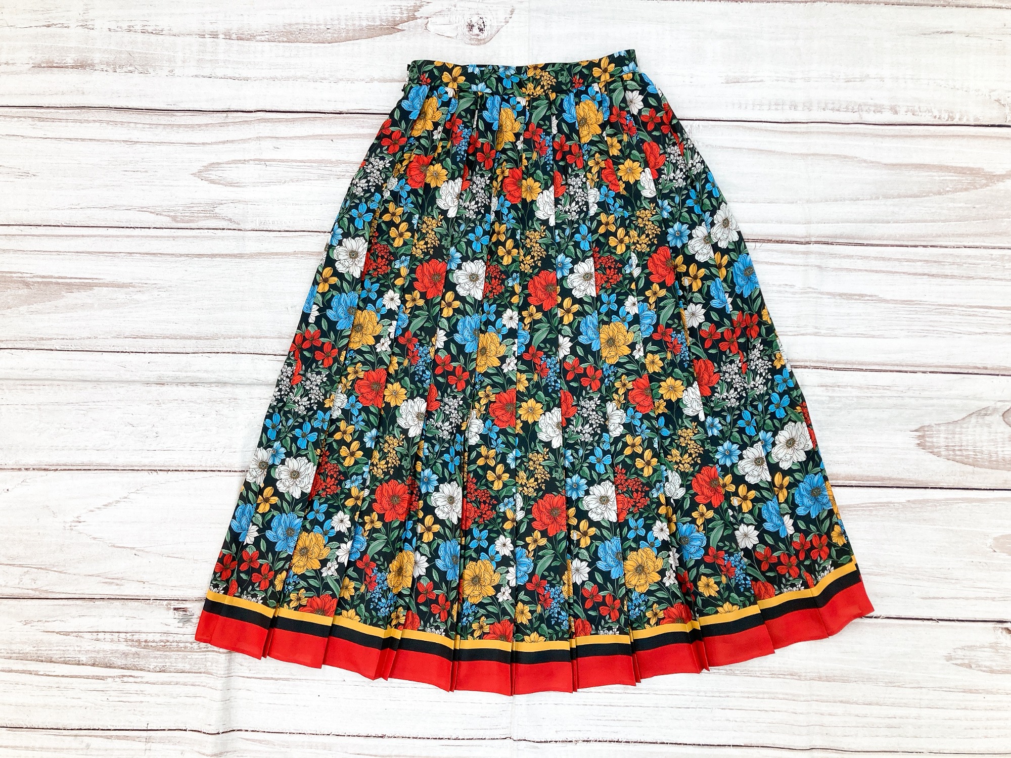 loulou willoughby/ルル ウィルビー】花柄スカート が入荷いたしました