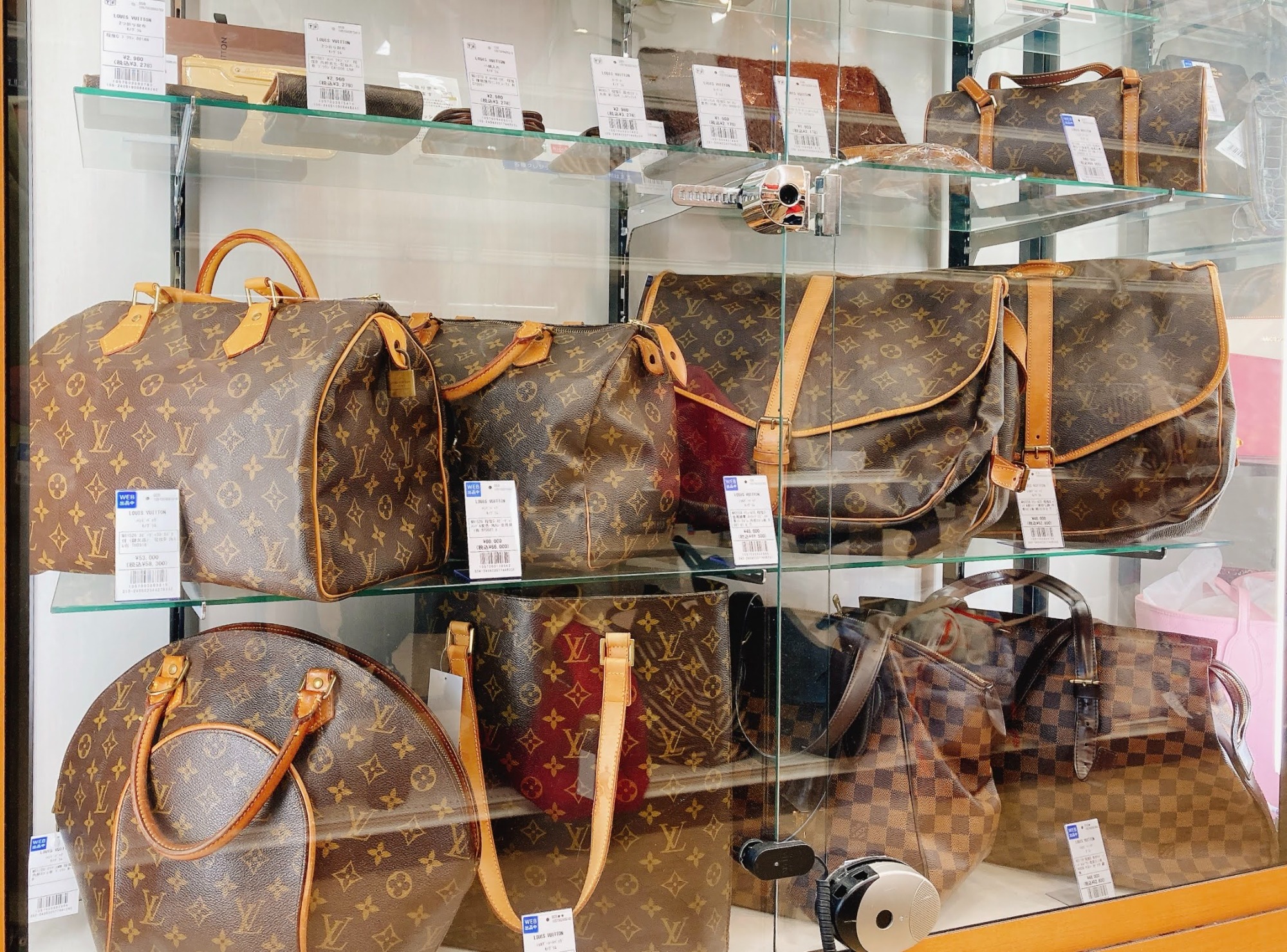 LOUIS VUITTON/ルイヴィトン】LVシャドウ40MMリバーシブルベルト LOUIS VUITTON/ルイヴィトン】LVシャドウ40MMリバーシブルベルト