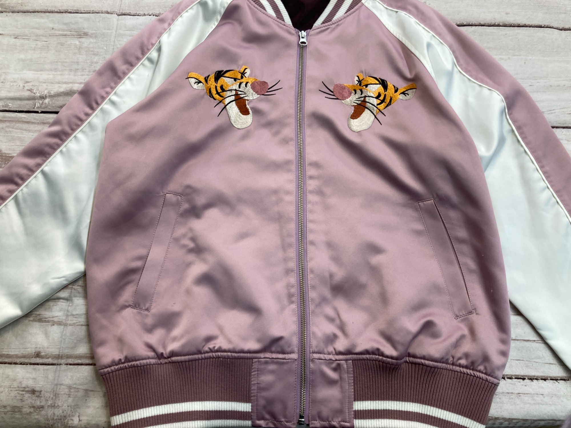 Disney ディズニー 公式 Tigger 刺繍 スカジャン メンズ　Lサイズ Disney Tiggerのスカジャン Lサイズ Disney ディズニー 公式 Tigger