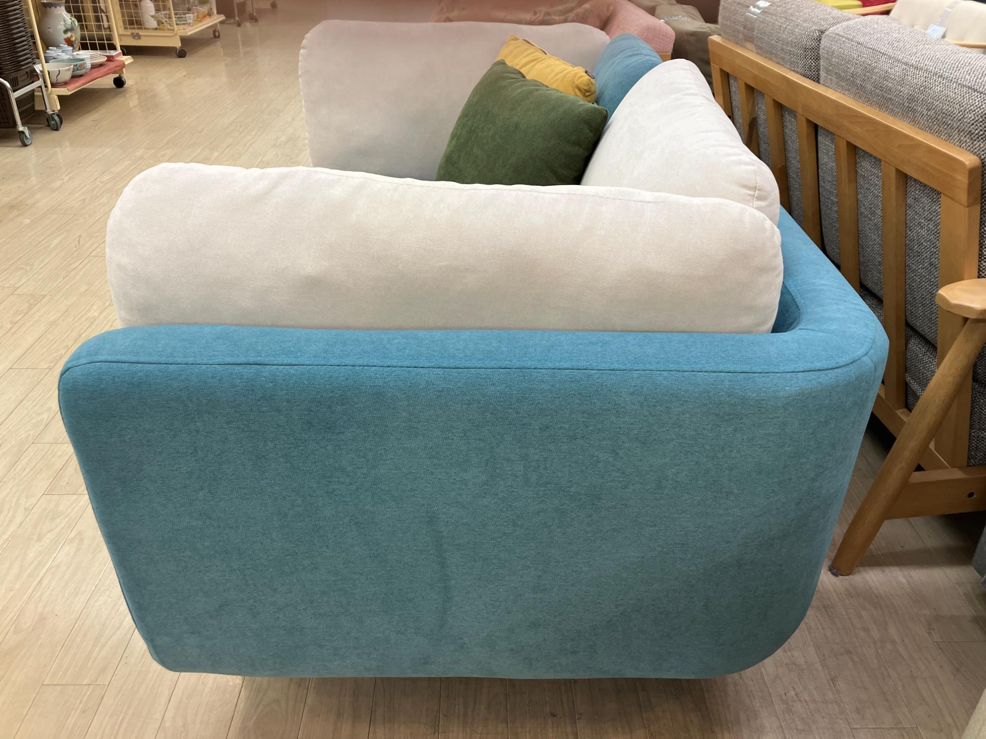 【トレファク名古屋徳重】オットマン付きのコーナーソファのご紹介！ マルチカラーの3人掛けソファが入荷いたしました！！｜2026年04月25日