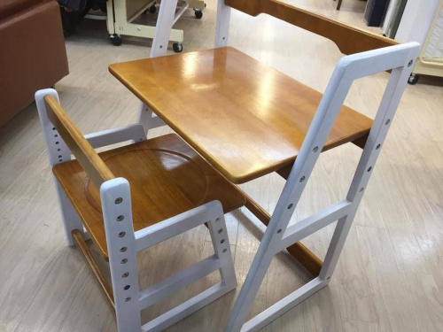 家具・インテリアのテーブル