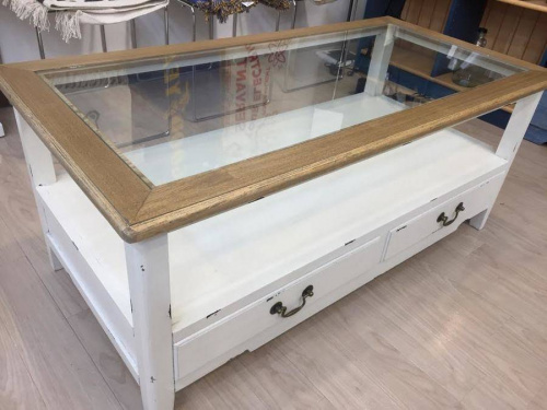 家具・インテリアのテーブル