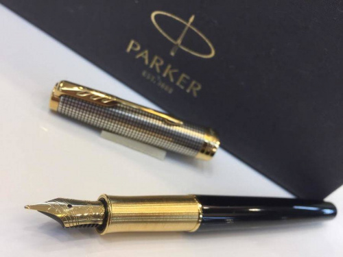 アクセサリーのサングラス