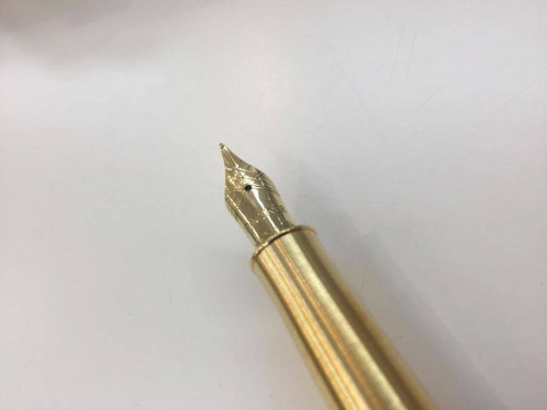 サングラスの財布