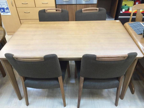 ダイニングセットのニトリ