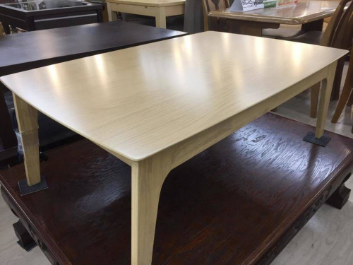 家具・インテリアのテーブル