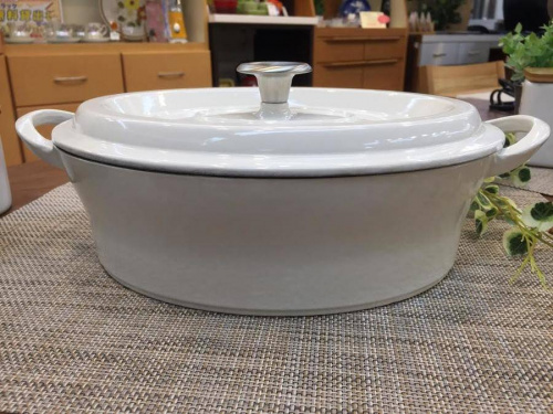 洋食器のホーロー鍋