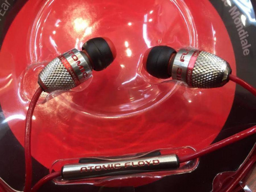 イヤホンのATOMIC FLOYD