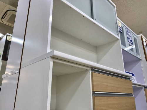 カップボードの食器棚