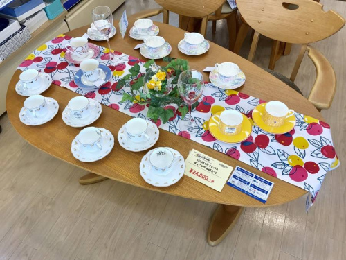 ダイニングセットの貞苅椅子製作所