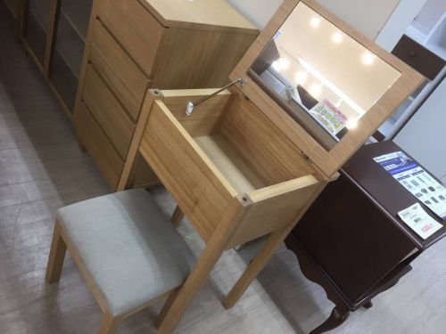 家具・インテリアのドレッサー