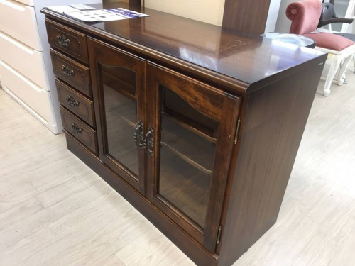 特選家具のカリモク